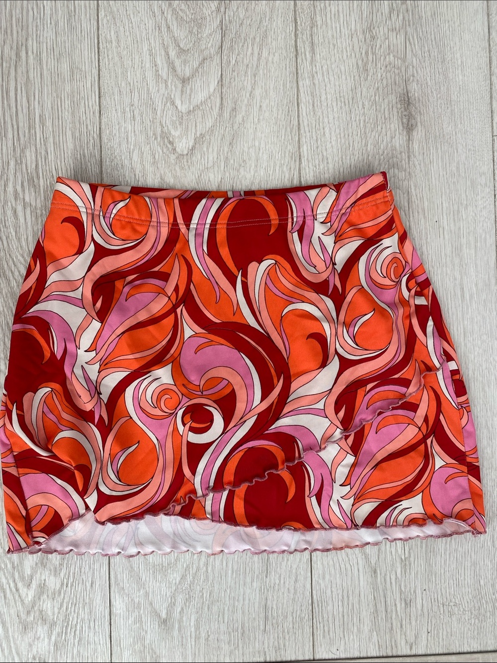 Peachy Tan athletic/tennis Retro Swirl Print Mini Skirt in Red & Pink size XS